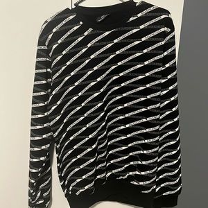 slim fit sweater - xl but feels like L